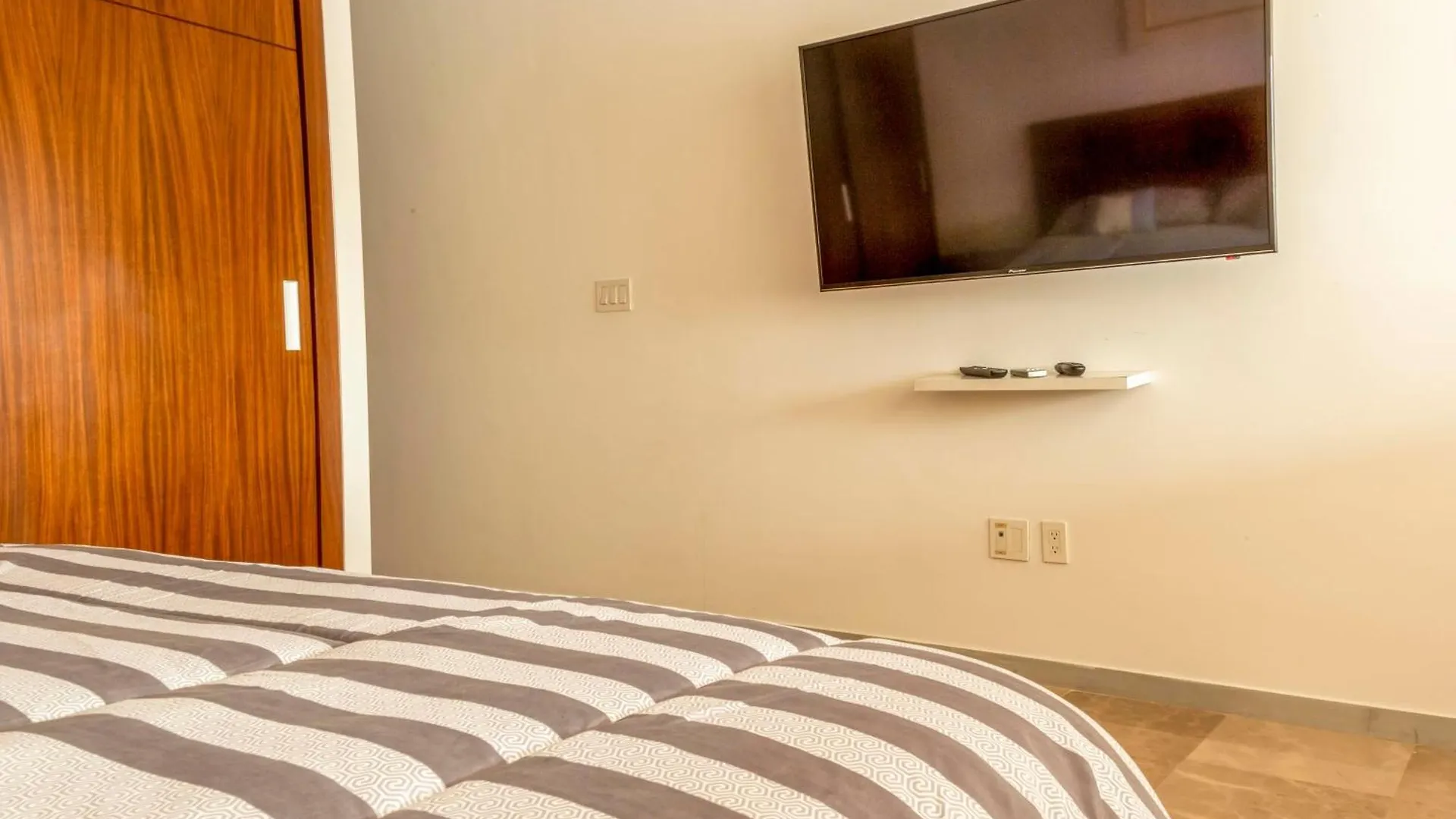 Exclusive 5Th Ave Apt With Private Pool Playa del Carmen Apartment